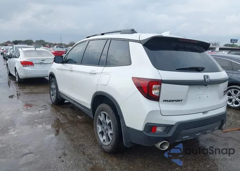 2023 Honda Passport Awd Trailsport z USA, uszkodzony, nr VIN 5FNYF8H64PB018893